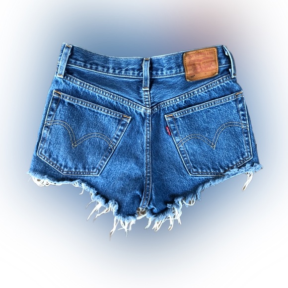 Women’s Levi’s Cut Off Shorts - Picture 9 of 9